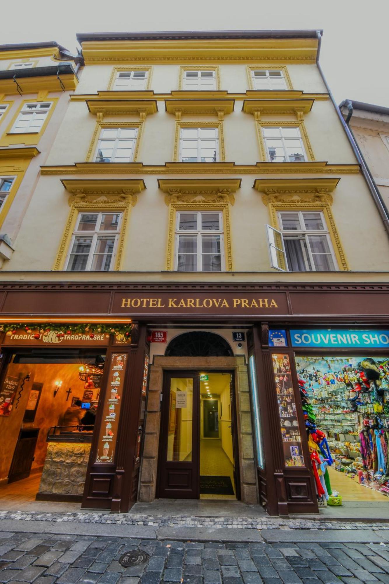 Karlova 4*