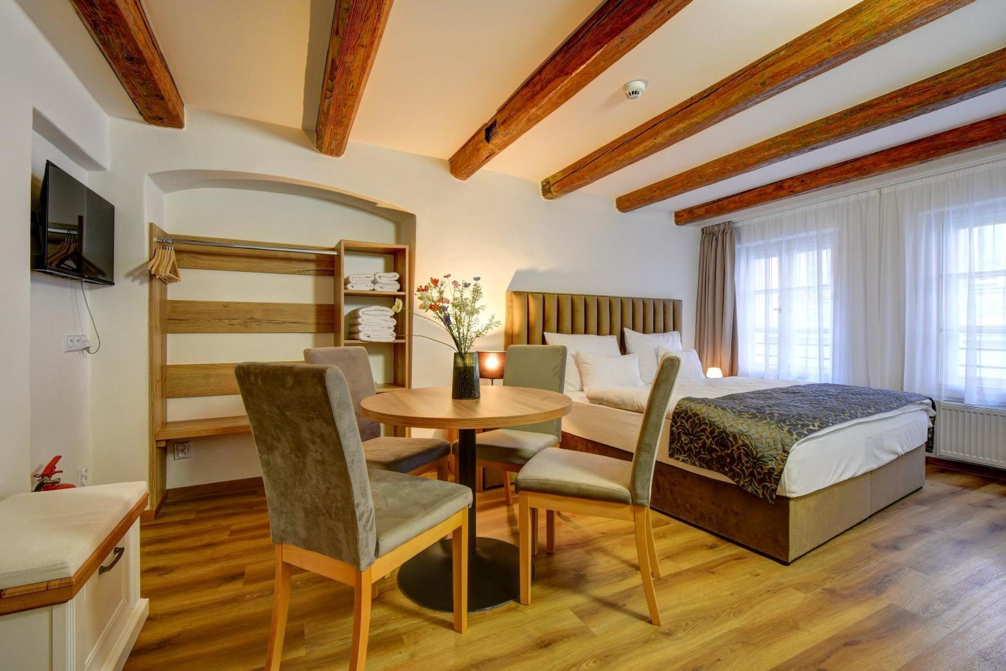Karlova 4*