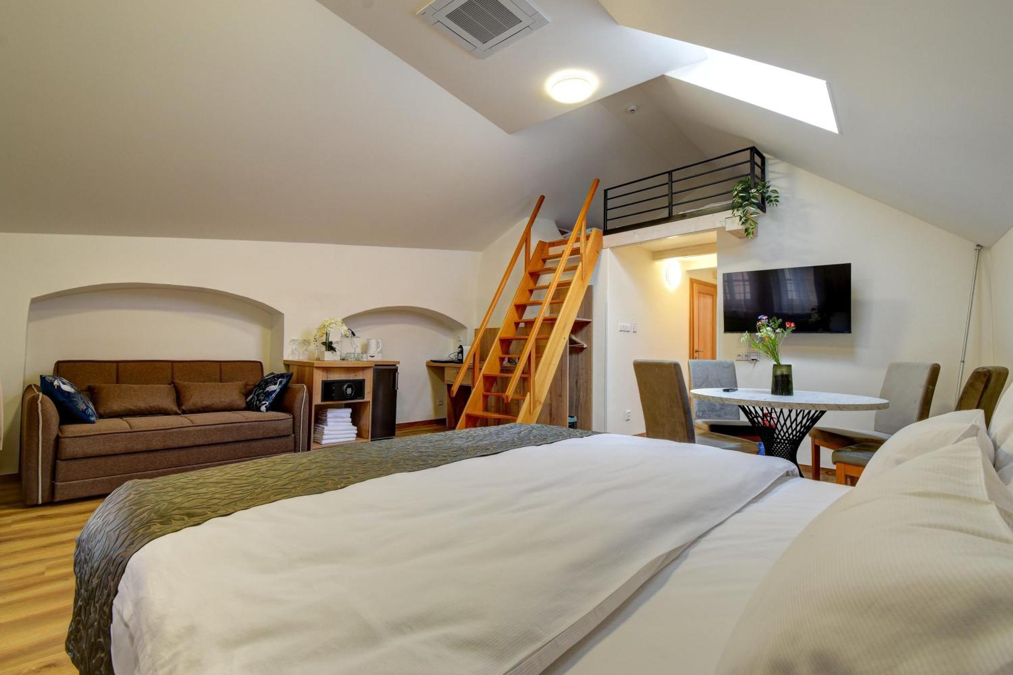 Karlova Hotel 4*